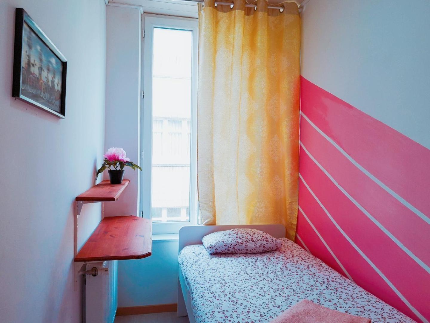 A Private Room For Backpacker Share Bathroom ブリュッセル エクステリア 写真