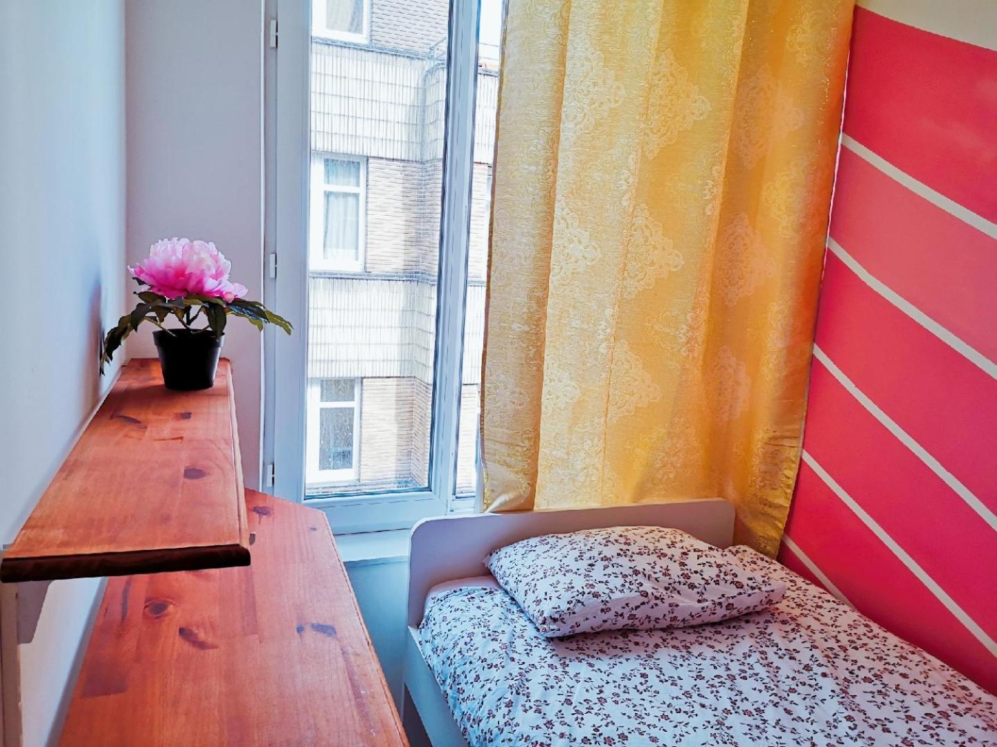 A Private Room For Backpacker Share Bathroom ブリュッセル エクステリア 写真